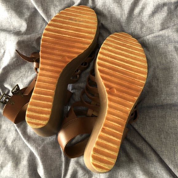 Tan wedges - Picture 4 of 4